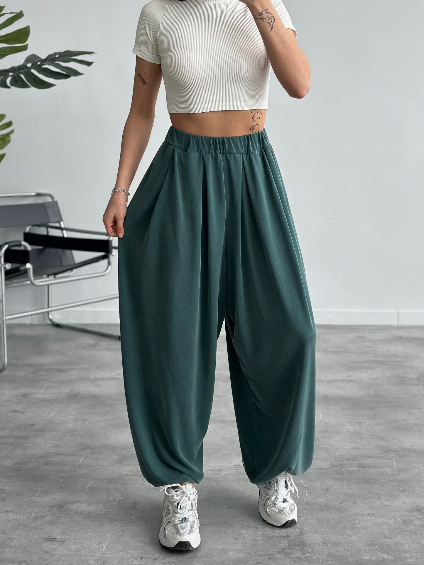 Solid Elastic Waist Carrot Pants